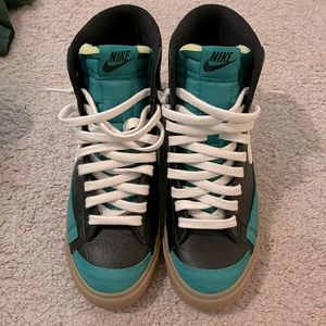 *NEVER WORN* Leather Nike Hi Tops